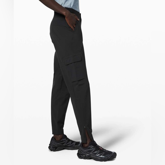 Lululemon Reykur LAB Cargo Pants - NWOT sz8 - Picture 1 of 3